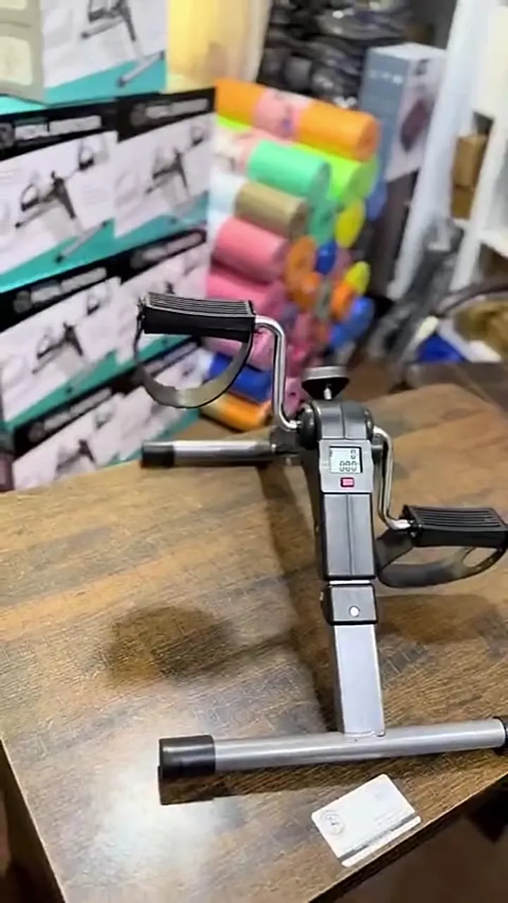 جهاز تمرين منزلي صغير قابل للطي — بدالات وشاشة LCD
